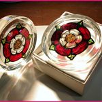 Decorative-Hand-Painted-Stained-Glass-Paperweight-in-an-Elizabethan-Tudor-Rose-Design-0