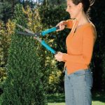 Gardena-393-Comfort-Gear-600-23-Inch-Hedge-Shears-With-Gear-Pivot-And-9-Inch-Non-Stick-Blades-0-2